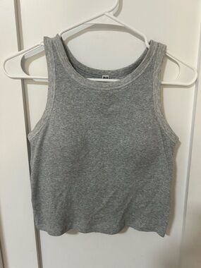 Uniqlo Heather Gray Ribbed Tank Top w Built-in-bra